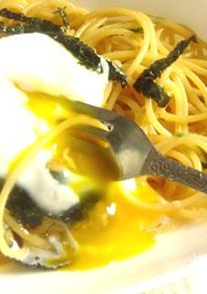 大葉にんにく醤油で和風パスタ☆温泉卵のせ-レシピのメイン写真