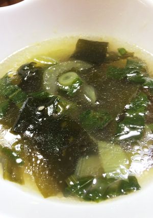 青梗菜入りワカメスープ-レシピのメイン写真