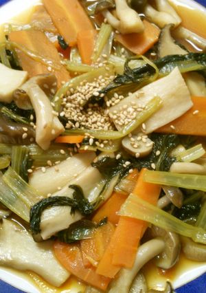 小松菜と しめじ エリンギの胡麻油炒め！-レシピのメイン写真