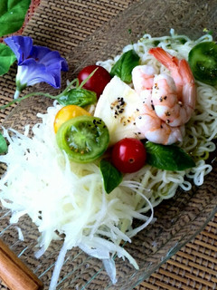 えびのカプレーゼ風サラダ~冷し塩ラーメン-レシピのメイン写真