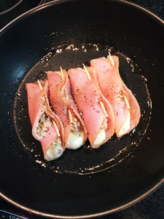 ハムとチーズでツナマヨ餃子-レシピのメイン写真