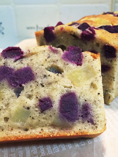 ほっこり♡お芋と黒ゴマのパウンドケーキ-レシピのメイン写真