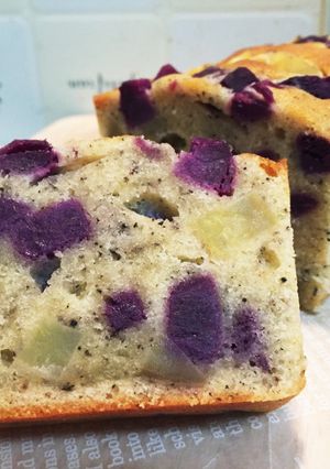 ほっこり♡お芋と黒ゴマのパウンドケーキ-レシピのメイン写真