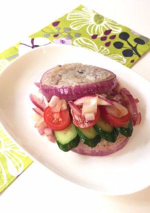 紫玉ねぎと夏野菜のベジライスバーガー-レシピのメイン写真