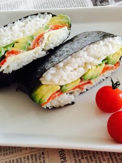 カリフォルニアロール❓^^; おにぎらず-レシピのメイン写真
