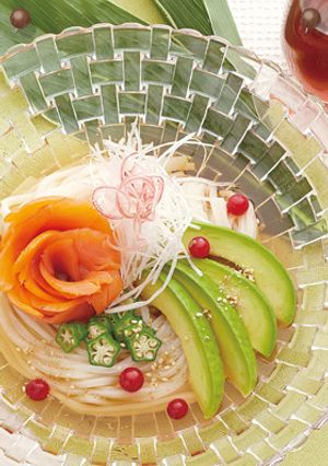 アボガドとサーモンの冷ぶっかけうどん-レシピのメイン写真