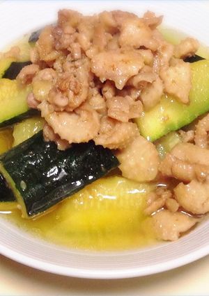ズッキーニと鶏皮で簡単放置煮！-レシピのメイン写真