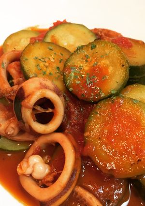 【簡単】イカとズッキーニのトマト煮-レシピのメイン写真