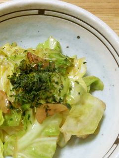 野菜料理もう一品!キャベツのガリバタ炒め-レシピのメイン写真