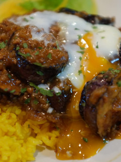 とろぉ〜り温玉のっけ茄子とひき肉のカレー-レシピのメイン写真