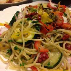 รูปของ タコとズッキーニのパスタ