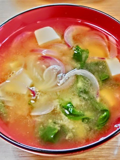 むらさき玉ねぎ入りのお味噌汁-レシピのメイン写真