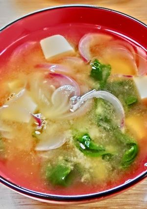 むらさき玉ねぎ入りのお味噌汁-レシピのメイン写真