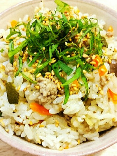 ひき肉と野菜の炊き込みご飯☆緑茶の香り-レシピのメイン写真