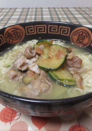 ズッキーニ と梅干入りラーメン-レシピのメイン写真