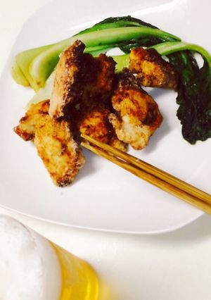 塩麹漬けの鶏胸肉の唐揚げ。青梗菜添え。-レシピのメイン写真