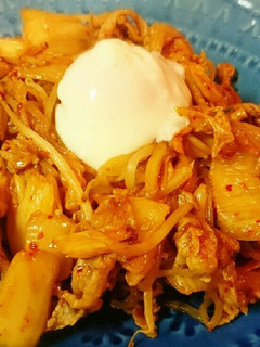 白滝でがっつり低カロ♪豚キムチ☆温玉のせ-レシピのメイン写真