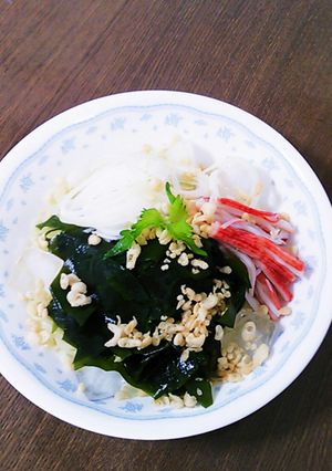 若布と玉ねぎの冷しぶっかけ塩ラーメン♪-レシピのメイン写真