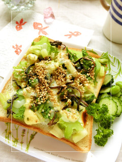 ブロ茎×セロリ葉の塩昆布和トースト-レシピのメイン写真