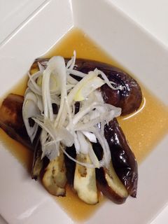 焼いたナスにめんつゆをかけて-レシピのメイン写真