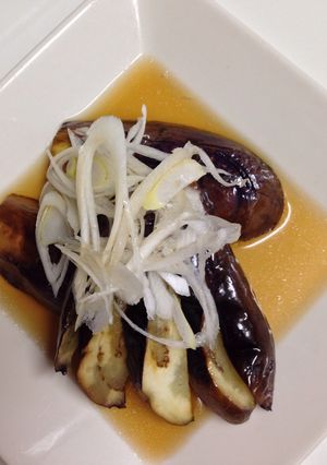 焼いたナスにめんつゆをかけて-レシピのメイン写真