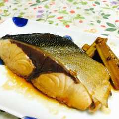 รูปของ ヘルシーおかず；ぶりの煮付け