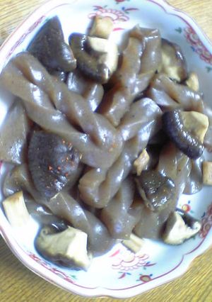 カレイの煮汁でピリ辛こんにゃく☆-レシピのメイン写真
