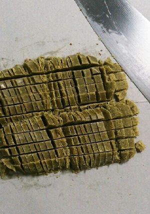 カレーのルウを刻むとき☆ルウの空き箱で♪-レシピのメイン写真