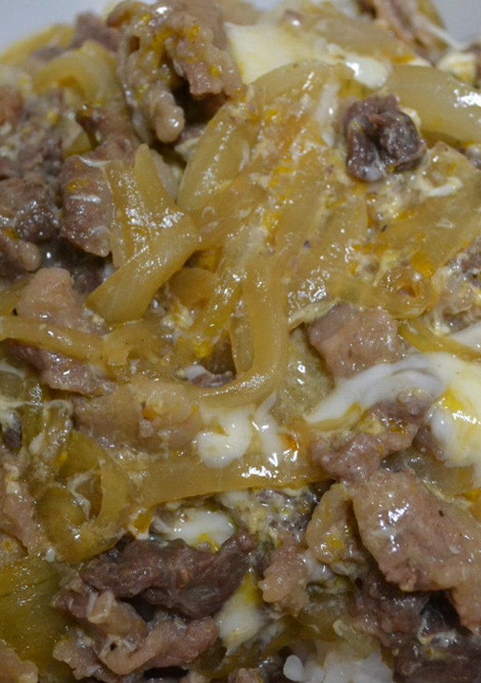 お手軽簡単牛肉とタマネギの卵とじ丼-レシピのメイン写真