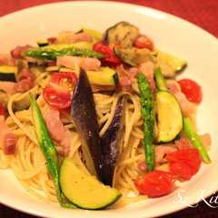 รูปของ 夏野菜たっぷりのアーリオオーリオパスタ