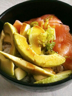 覚書 サーモンとアボカド丼-レシピのメイン写真