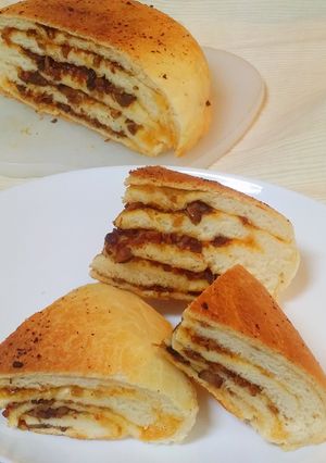 食べるラー油で♪サクじゅわピリ辛パン-レシピのメイン写真
