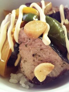 かつおのガーリックステーキ丼-レシピのメイン写真