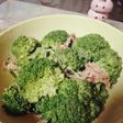 鰹節が香るブロッコリーの和え物。