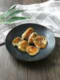 余った餃子の皮でネギチーズ焼き