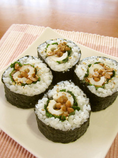 納豆巻き 納豆巻き / 脂身通信Z ( aburami_z )のクッション通販