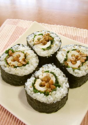 とっても巻きやすい♪竹輪入り納豆巻き-レシピのメイン写真