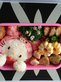 ぶたさん着ぐるみのキティキャラ弁当-レシピのメイン写真