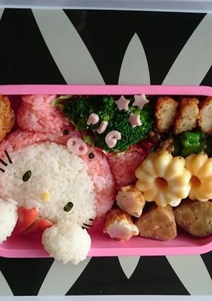 ぶたさん着ぐるみのキティキャラ弁当-レシピのメイン写真