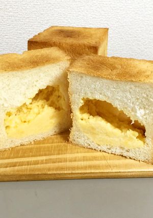 ミニキューブ型で四角いクリームパン-レシピのメイン写真