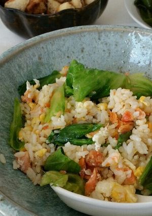 ごま香る♪鮭レタスチャーハン-レシピのメイン写真
