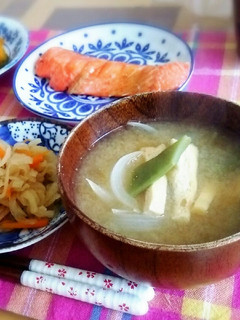 和朝食♪モロッコいんげんと玉ねぎの味噌汁-レシピのメイン写真