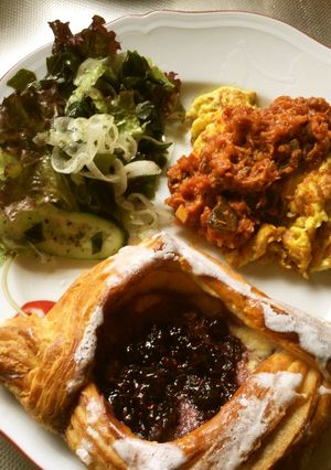 ツナトマトソースとオススメの朝食♪-レシピのメイン写真