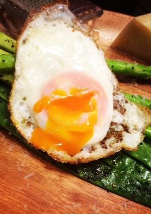 簡単＊インゲンとアスパラの目玉焼きのせ-レシピのメイン写真