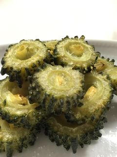 ゴウヤの素揚げ!(材料3つだけ〜)-レシピのメイン写真