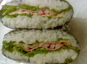 レタスたっぷりで作ろう、おにぎらず！-レシピのメイン写真