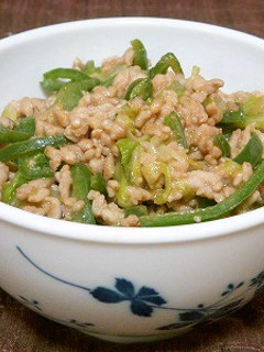 ピーマンとレタスの鶏そぼろ丼みそポン酢味-レシピのメイン写真
