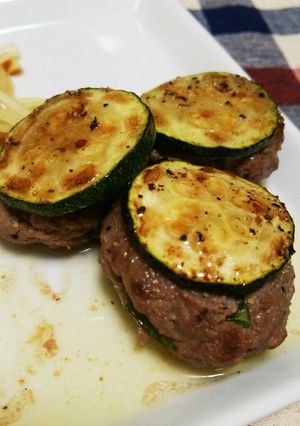 ズッキーニとガパオバーグ-レシピのメイン写真