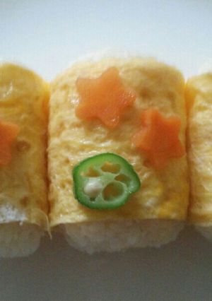 薄焼き卵焼きのおにぎり☆握り寿司風-レシピのメイン写真