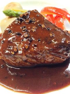 牛肉のステーキ ブラックペッパーソース-レシピのメイン写真